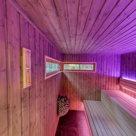 Lodge In Een Bosrijke Omgeving Met Hottub & Sauna Opt Rheezerveen Eksteriør billede