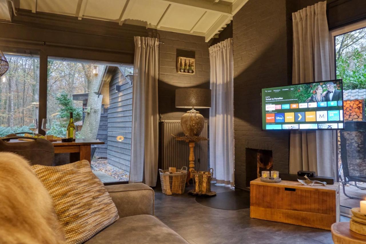 Lodge In Een Bosrijke Omgeving Met Hottub & Sauna Opt Rheezerveen Eksteriør billede