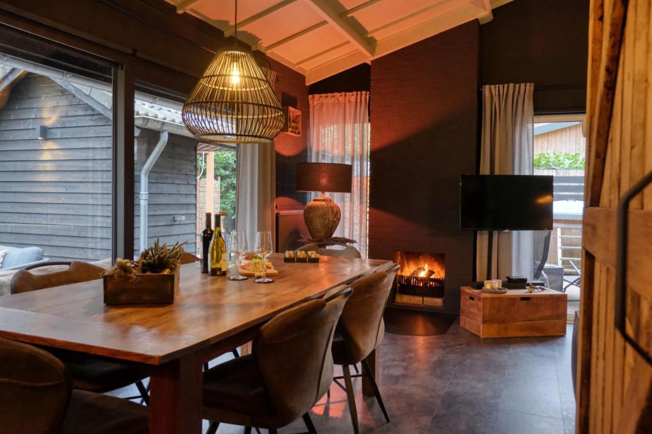 Lodge In Een Bosrijke Omgeving Met Hottub & Sauna Opt Rheezerveen Eksteriør billede