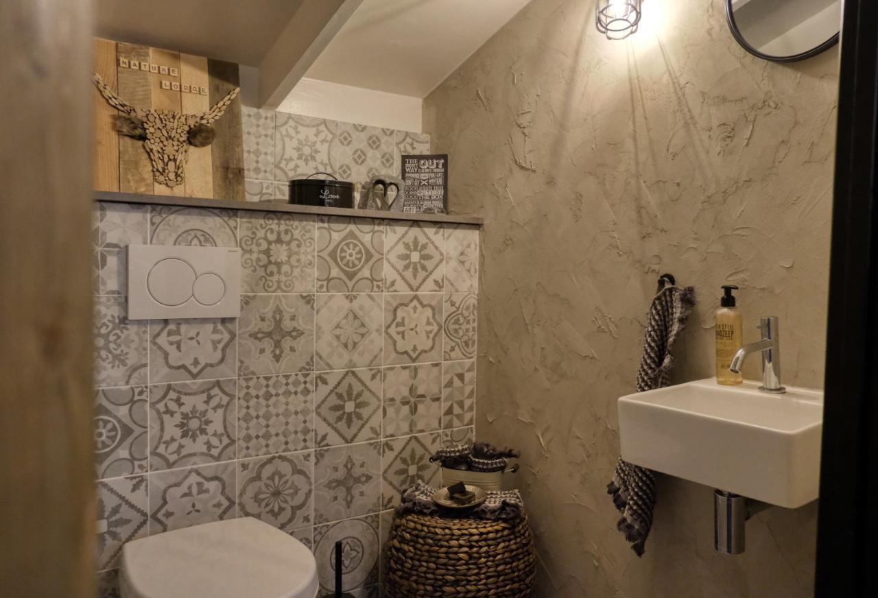 Lodge In Een Bosrijke Omgeving Met Hottub & Sauna Opt Rheezerveen Eksteriør billede