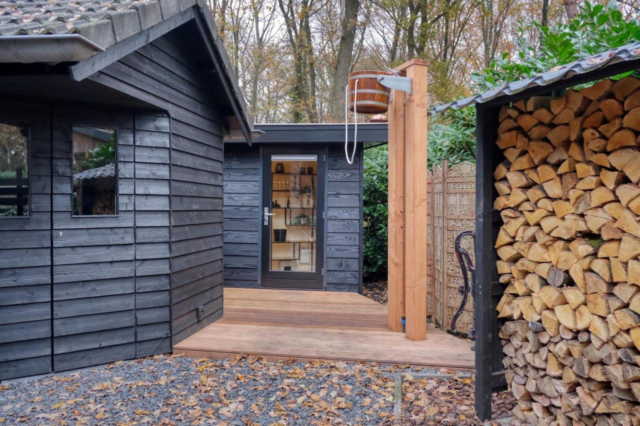 Lodge In Een Bosrijke Omgeving Met Hottub & Sauna Opt Rheezerveen Eksteriør billede